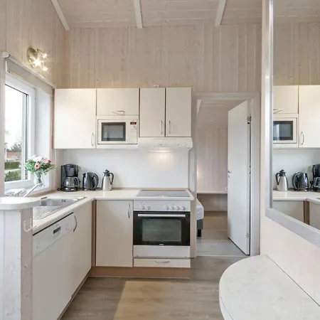 Abendrot 8 - Dorf 3 Priwall